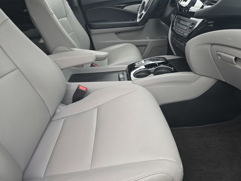 Used 2021 Honda Pilot Touring image 16