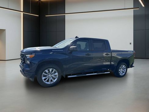 Used 2022 Chevrolet Silverado 1500 Custom AWD/4WD image 2