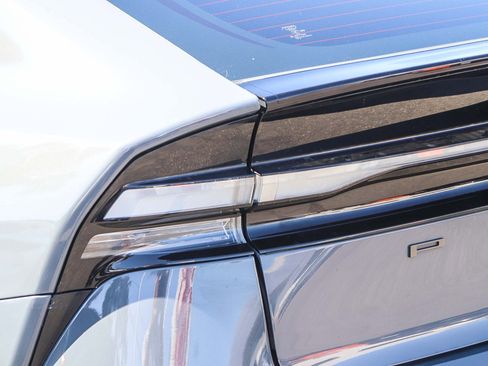 Used 2023 Toyota Prius Prime Premium image 11