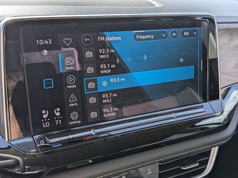 Used 2025 Volkswagen Atlas SE FWD image 16