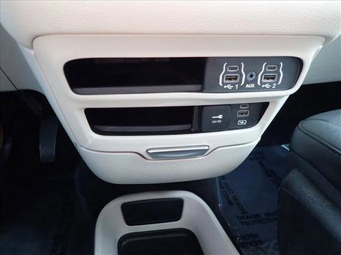 Used 2022 Chrysler Pacifica Touring-L FWD image 23