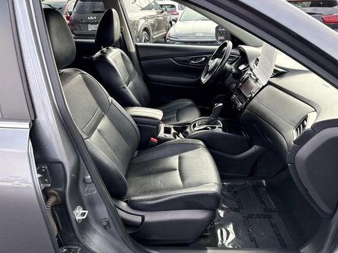 Used 2018 Nissan Rogue SL image 9