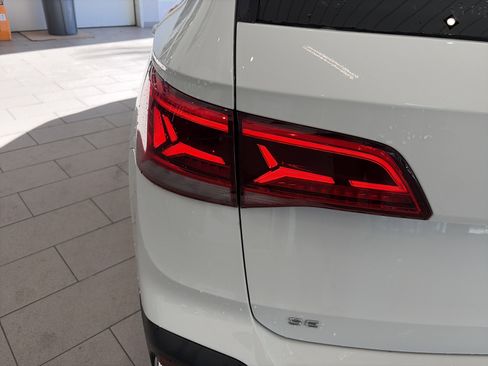 Used 2024 Volkswagen Taos SE w/ Panoramic Sunroof Package image 8