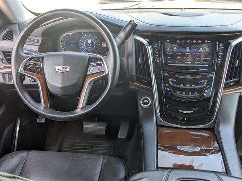 Used 2017 Cadillac Escalade Luxury image 33