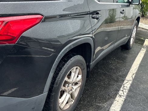 Used 2019 Chevrolet Traverse LT FWD image 2