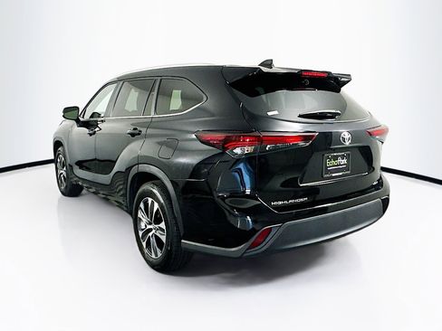 Used 2025 Toyota Highlander XLE image 5