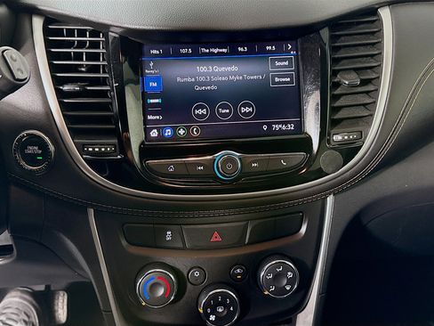 Used 2020 Chevrolet Trax LT w/ LT Convenience Package image 18