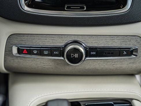 Used 2024 Volvo XC90 B6 Plus image 24