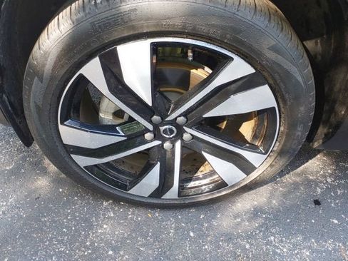 Used 2024 Volvo XC40 B5 Ultimate w/ Protection Package Premier AWD/4WD image 9