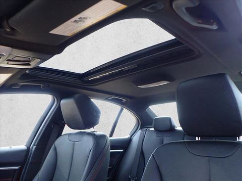 Used 2017 BMW 330i xDrive Sedan image 11