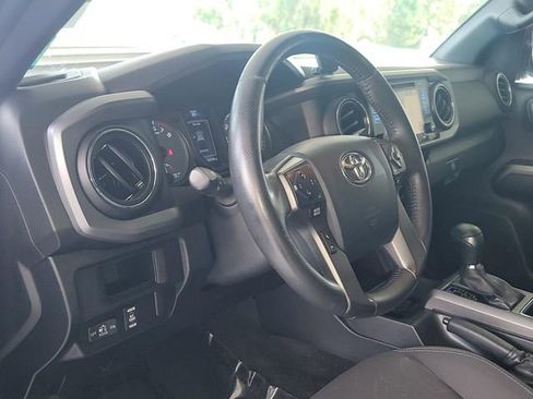 Used 2016 Toyota Tacoma TRD Sport w/ Premium & Technology Package image 8