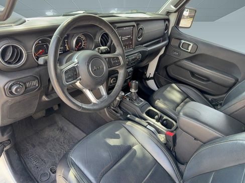Used 2019 Jeep Wrangler Unlimited Sahara AWD/4WD image 4