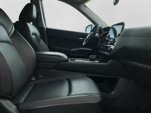 Used 2024 Nissan Pathfinder SL image 12