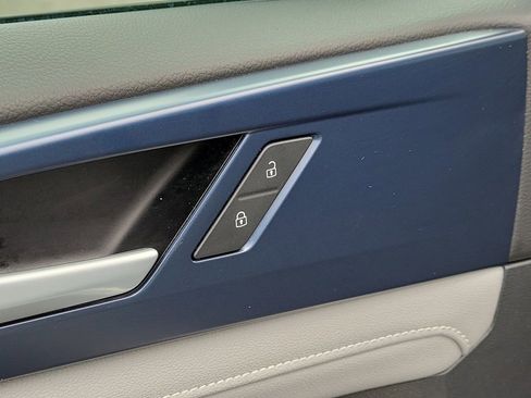 Used 2024 Volkswagen Taos SE image 18