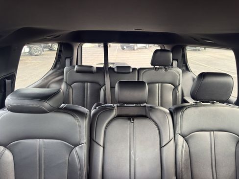 Certified 2025 Jeep Wagoneer 4WD image 18