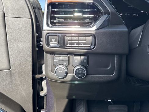 Used 2025 GMC Yukon Denali image 32