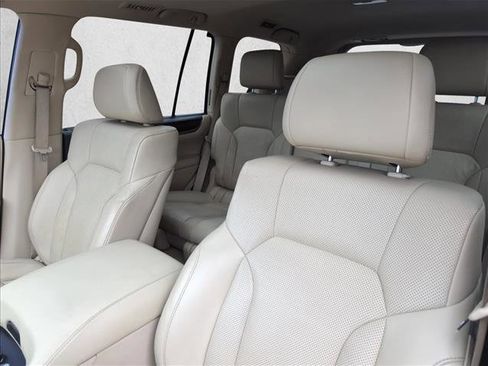 Used 2016 Lexus LX 570 4WD w/ Luxury Package image 10