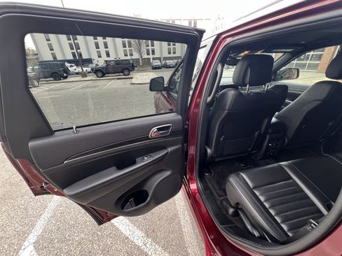 Used 2019 Jeep Grand Cherokee Limited X image 12