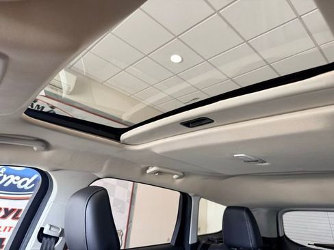 Used 2019 Ford Escape Titanium image 31