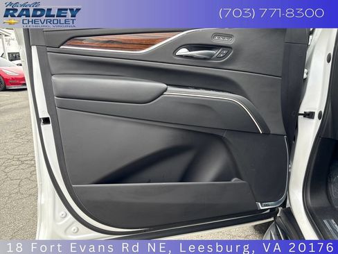 Used 2023 Cadillac Escalade Premium Luxury AWD/4WD image 13