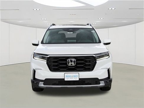 New 2025 Honda Pilot Touring image 2