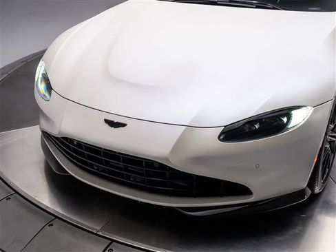 Used 2021 Aston Martin V8 Vantage Coupe RWD image 15