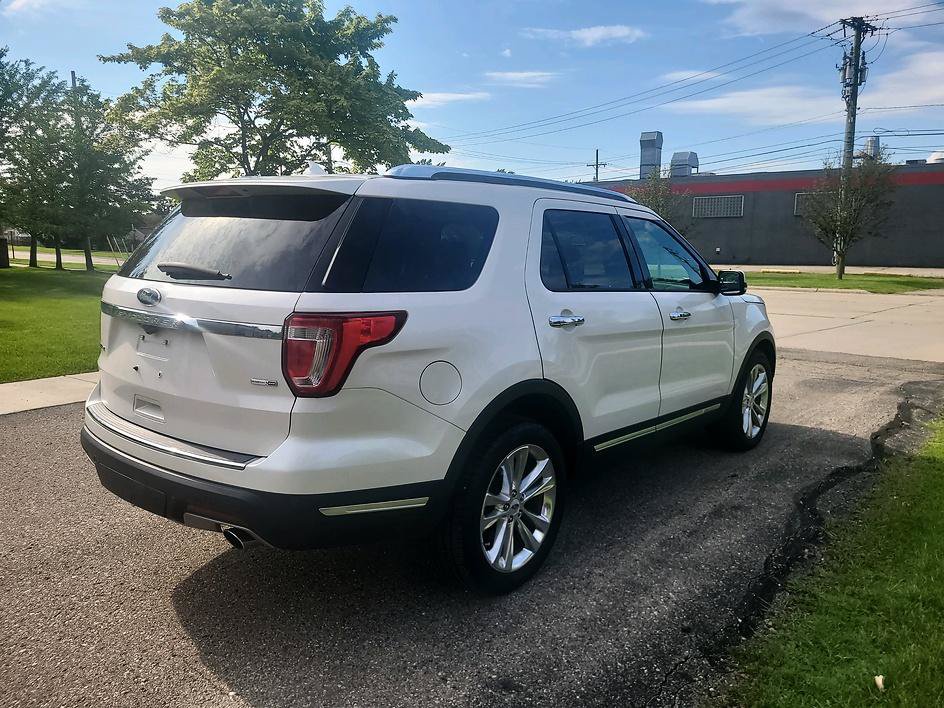 Used 2019 Ford Explorer Limited w/ Equipment Group 301A AWD/4WD image 7