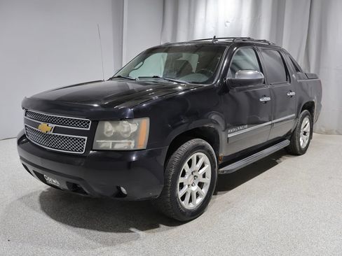 Used 2013 Chevrolet Avalanche LTZ AWD/4WD image 7
