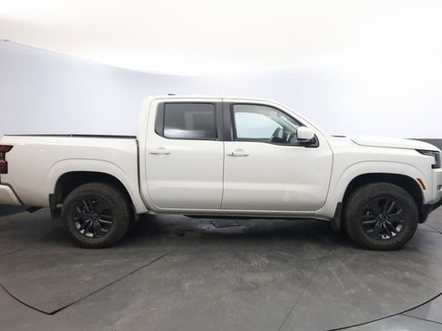 Used 2024 Nissan Frontier SV w/ SV Convenience Package image 4