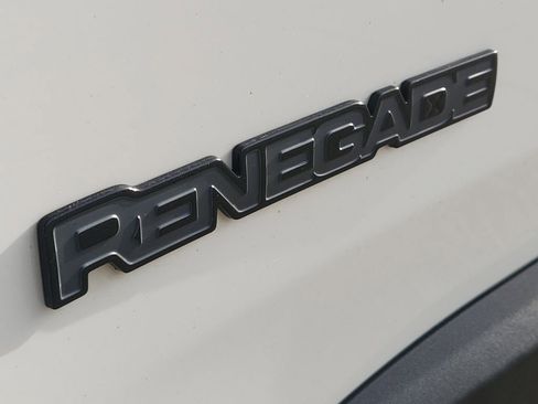 Used 2018 Jeep Renegade Altitude image 12