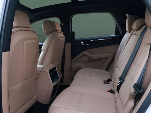 Used 2023 Porsche Cayenne Base image 11