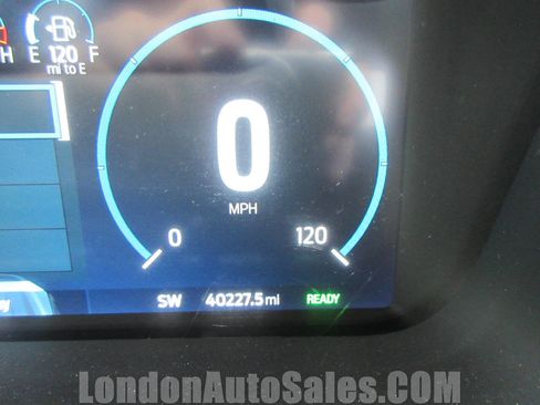 Used 2023 Ford F150 Limited image 9