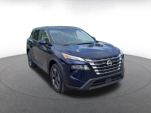 Used 2025 Nissan Rogue SV FWD image 2