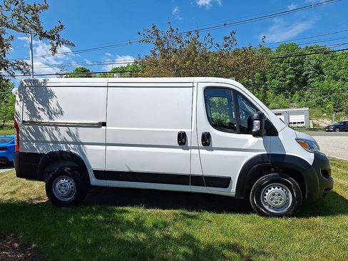Used 2025 RAM ProMaster 2500 w/ U-Haul Equipment Group FWD image 15