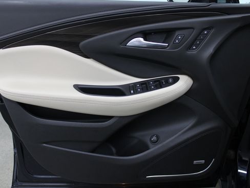 Used 2020 Buick Envision Premium image 11