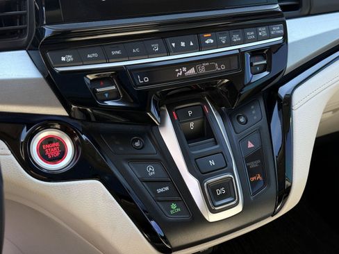 Used 2025 Honda Odyssey Touring image 17