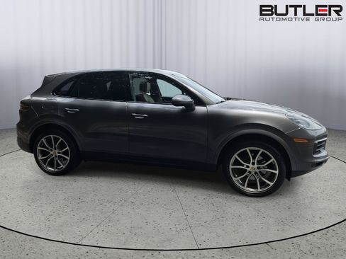 Used 2020 Porsche Cayenne AWD/4WD image 15