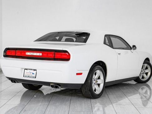 Used 2013 Dodge Challenger SXT image 6