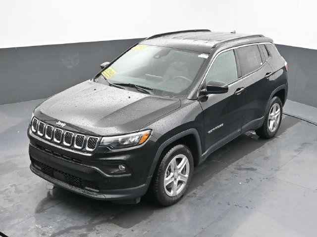 Used 2024 Jeep Compass Latitude w/ Altitude Special Edition AWD/4WD image 39
