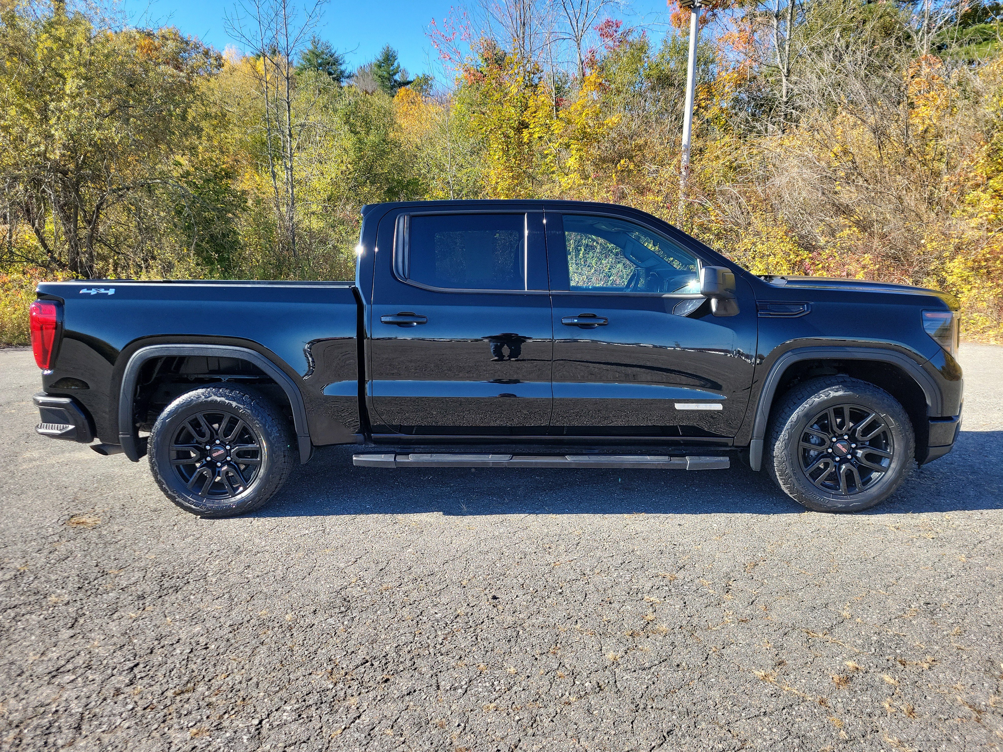 Used 2022 GMC Sierra 1500 Elevation AWD/4WD image 4