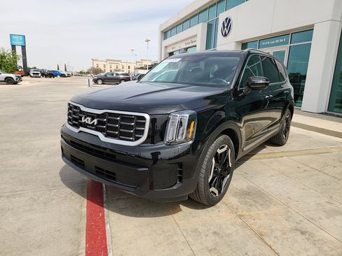 Used 2025 Kia Telluride S image 3