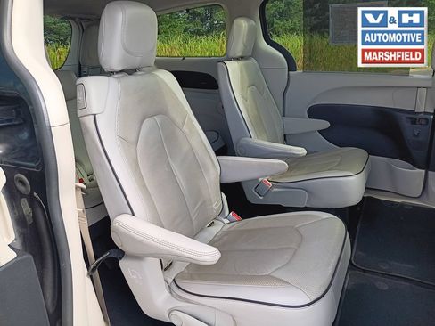 Used 2021 Chrysler Pacifica Limited w/ Premium & Safety Sphere Group AWD/4WD image 27