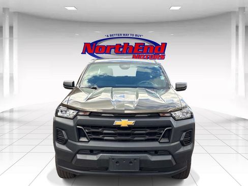 Used 2023 Chevrolet Colorado W/T RWD image 2