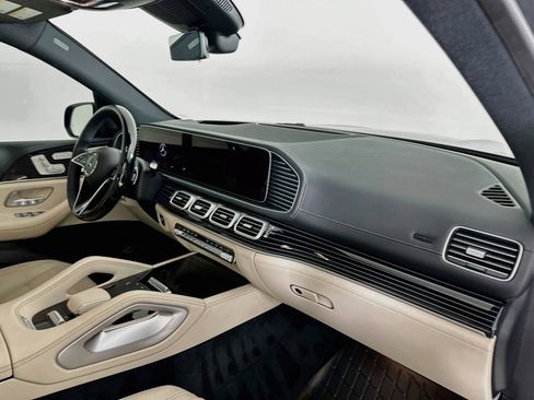 Certified 2025 Mercedes-Benz GLS 580 4MATIC image 33