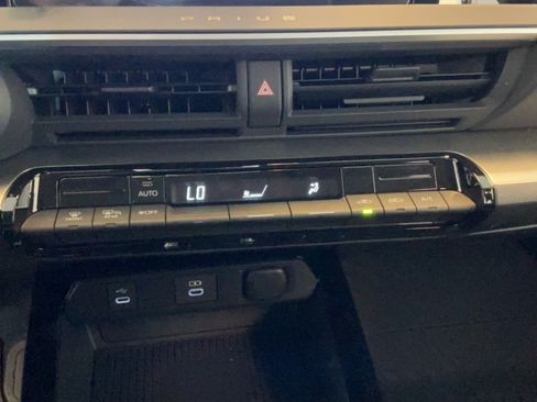 Certified 2025 Toyota Prius LE FWD image 14