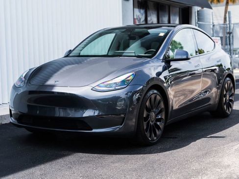 Used 2022 Tesla Model Y Performance AWD/4WD image 3