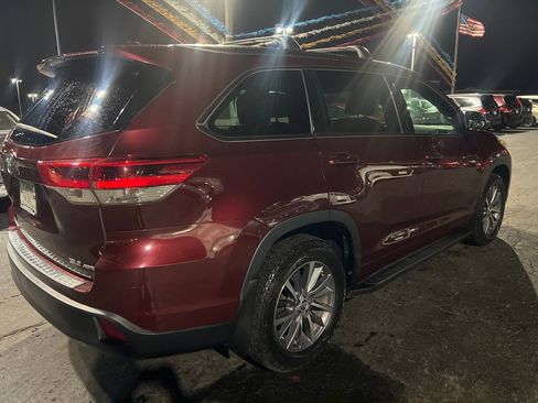 Used 2017 Toyota Highlander SE image 7