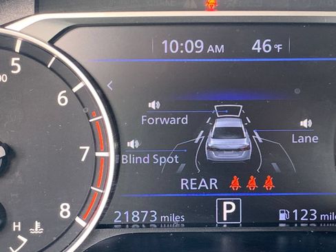 Used 2025 Nissan Altima 2.5 SV FWD image 41