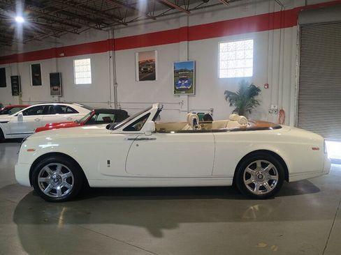Used 2011 Rolls-Royce Phantom Drophead Coupe image 2