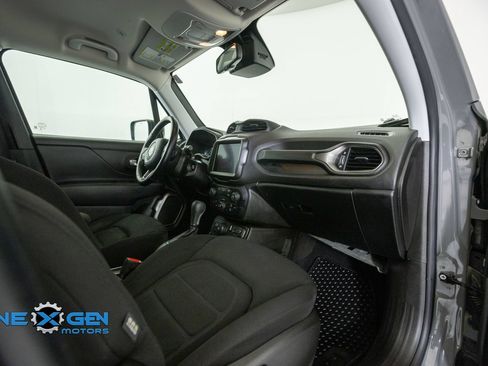 Used 2022 Jeep Renegade Latitude w/ Convenience Group AWD/4WD image 40